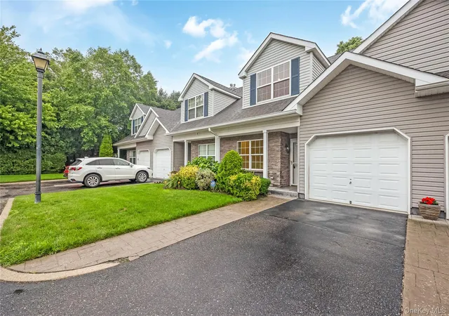 Listing Photo 5 - Condo for sale in building located at 149 Maya Cir, Islip, NY 11722