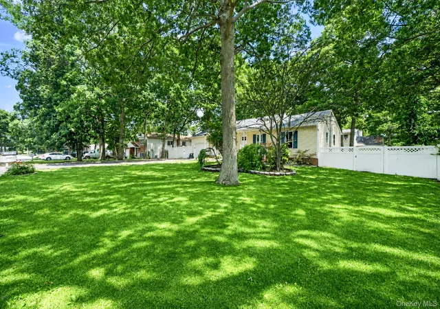 Photo 3 of Sale Pending at 25 Heston Rd, Brookhaven, NY 11967 | MLS# 1024739 | Listing updated on 2026-08-29