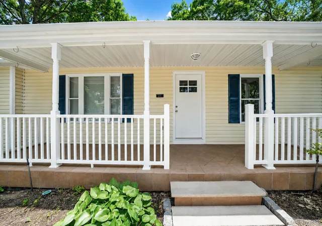Photo 3 of Sale Pending at 25 Heston Rd, Brookhaven, NY 11967 | MLS# 1024739 | Listing updated on 2026-08-29