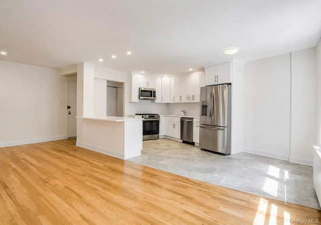 2nd image of 180 S Middle Neck Rd #2A, North Hempstead, NY 11021 | MLS# 1024744