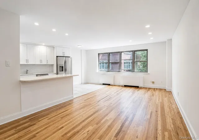 4th image of 180 S Middle Neck Rd #2A, North Hempstead, NY 11021 | MLS# 1024744