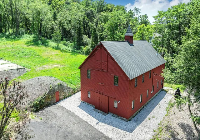 Photo 4 of Single family home for sale at 490 Peekskill Holw Rd, Putnam Valley, NY 10579 | MLS# 1024757 | Listing updated on 2026-08-02
