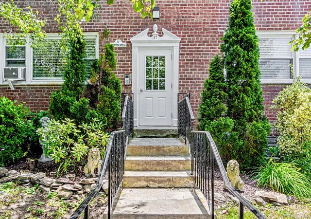1st image of 17 Leewood Cir #6R, Eastchester, NY 10709 | MLS# 1024767