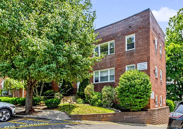 2nd image of 17 Leewood Cir #6R, Eastchester, NY 10709 | MLS# 1024767