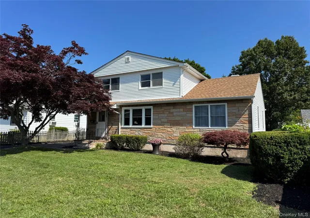 1st image of 41 Mohawk Dr, North Babylon, NY 11703 | MLS# 1024775