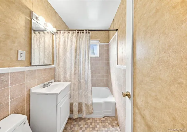 2nd image of 266 Cherry Vly Ave, Hempstead, NY 11530