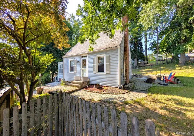 Photo 2 of Sale Pending at 222 Gidney Ave, Newburgh (city), NY 12550 | MLS# 1024780 | Listing updated on 2026-09-04