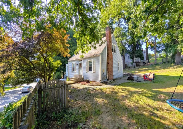Photo 3 of Sale Pending at 222 Gidney Ave, Newburgh (city), NY 12550 | MLS# 1024780 | Listing updated on 2026-09-04