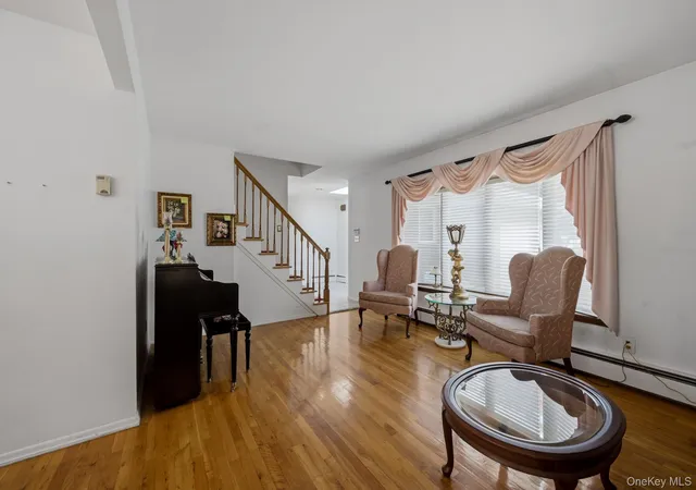4th image of 10 Arcadia Dr, Huntington, NY 11746 | MLS# 1024796