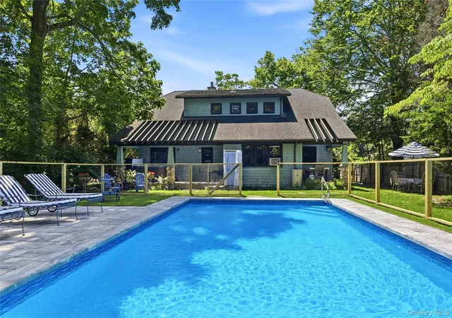 Photo 1 of Single family home for sale at 425 Maple Ln, Southold, NY 11971 | MLS# 1024798 | Listing updated on 2026-08-29