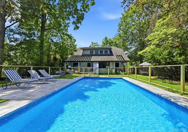 Photo 2 of Single family home for sale at 425 Maple Ln, Southold, NY 11971 | MLS# 1024798 | Listing updated on 2026-08-29
