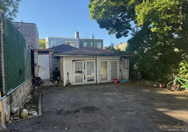 Photo 3 of Single family home for sale at 646 E 230th Street, Bronx, NY 10466 | MLS# 1024808 | Listing updated on 2026-07-12