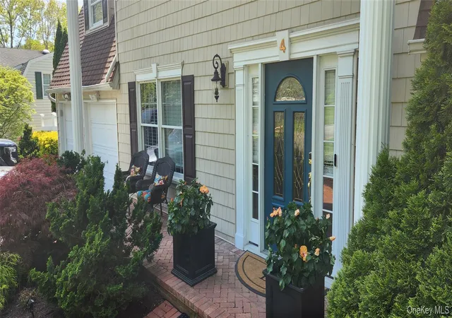2nd image of 4 Harris Ct, Smithtown, NY 11725 | MLS# 1024810