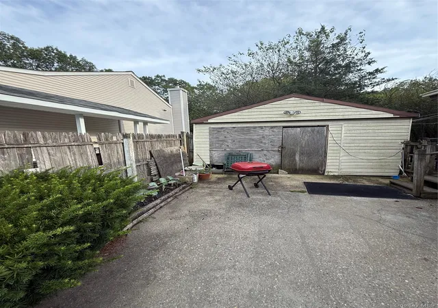 3rd image of 7 Margaret Dr, Brookhaven, NY 11727 | MLS# 1024819