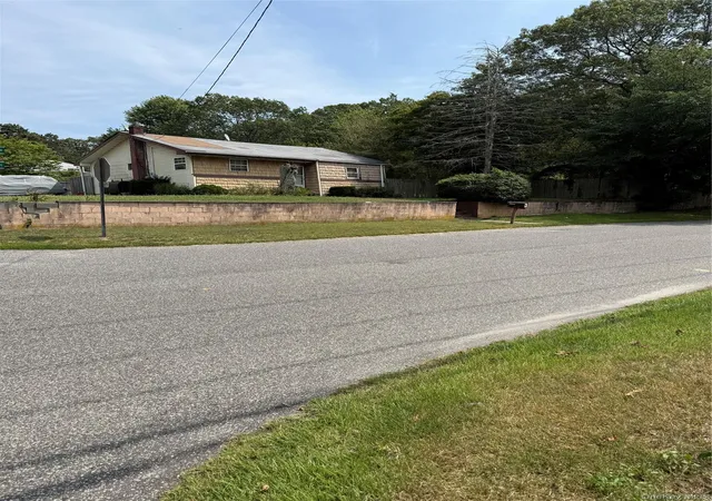 8th image of 7 Margaret Dr, Brookhaven, NY 11727 | MLS# 1024819