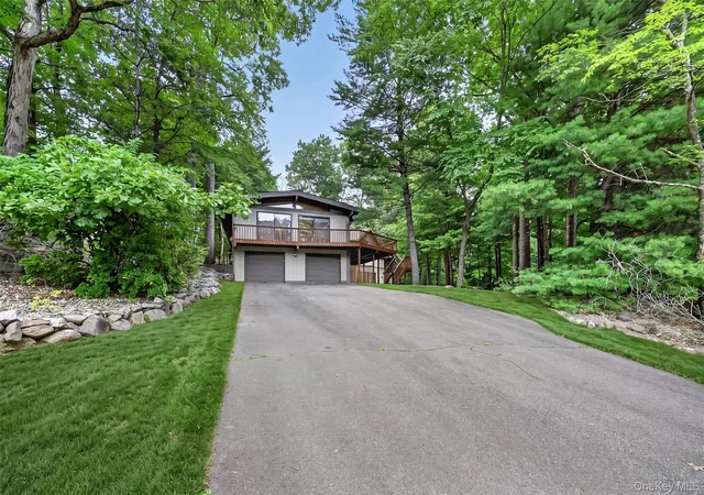 Photo 4 of Sale Pending at 2 Catalina Ct, Suffern, NY 10901 | MLS# 1024822 | Listing updated on 2026-08-31