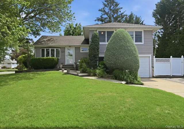 Photo 2 of Sale Pending at 1279 Paul St, Seaford, NY 11783 | MLS# 1024825 | Listing updated on 2026-08-31