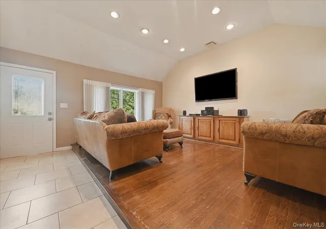 Photo 3 of Sale Pending at 1279 Paul St, Seaford, NY 11783 | MLS# 1024825 | Listing updated on 2026-08-31