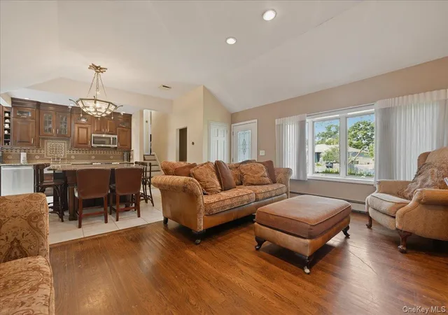 Photo 4 of Sale Pending at 1279 Paul St, Seaford, NY 11783 | MLS# 1024825 | Listing updated on 2026-08-31