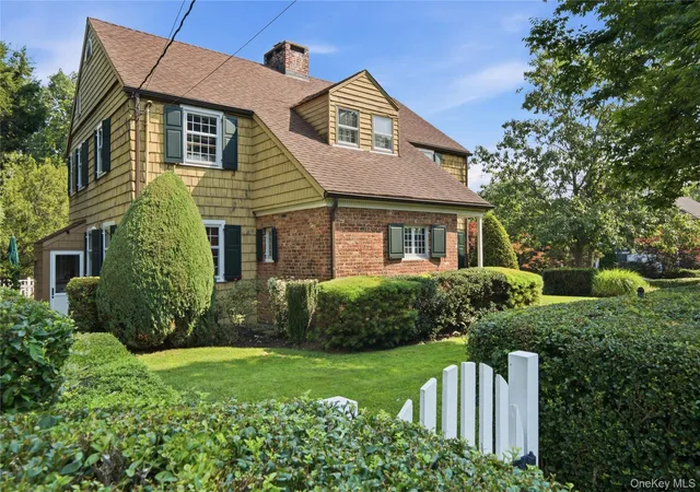 Photo 3 of Single family home for sale at 255 Manor Rd, Little Neck, NY 11363 | MLS# 1024826 | Listing updated on 2026-10-08