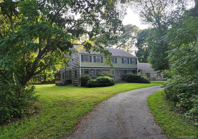 Photo 2 of Sale Pending at 11 Smith Ln, Smithtown, NY 11780 | MLS# 1024831 | Listing updated on 2026-08-27