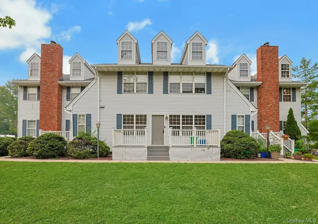 Photo 3 of Sale Pending at 722 W Nyack Rd #6, West Nyack, NY 10994 | MLS# 1024835 | Listing updated on 2026-09-16