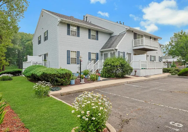 Photo 5 of Condo for sale at 722 W Nyack Rd #6, West Nyack, NY 10994 | MLS# 1024835 | Listing updated on 2026-08-19