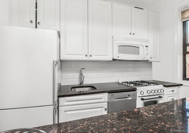 2nd image of 3875 Waldo Ave #9R, New York, NY 10463 | MLS# 1024849