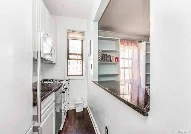 3rd image of 3875 Waldo Ave #9R, New York, NY 10463 | MLS# 1024849