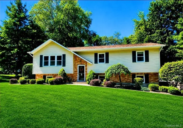 Photo 1 of Single family home for sale at 4 Tanglewood Ln, La Grange, NY 12603 | MLS# 1024864 | Listing updated on 2026-09-13