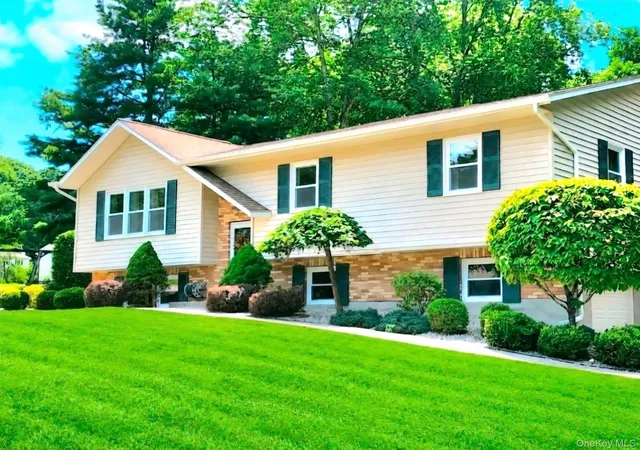 Photo 2 of Single family home for sale at 4 Tanglewood Ln, La Grange, NY 12603 | MLS# 1024864 | Listing updated on 2026-09-13