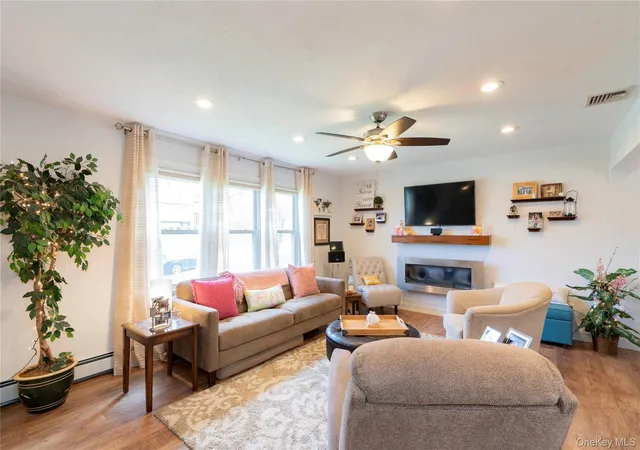 3rd image of 4 Tanglewood Ln, La Grange, NY 12603 | MLS# 1024864