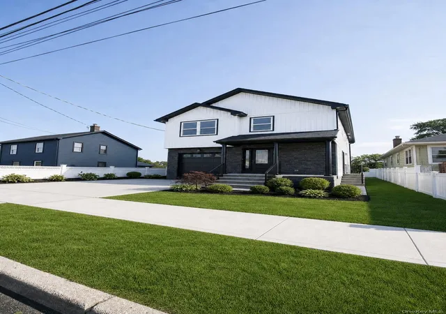 Photo 2 of Single family home for sale at 1316 R St, Hempstead, NY 11003 | MLS# 1024871 | Listing updated on 2026-07-29