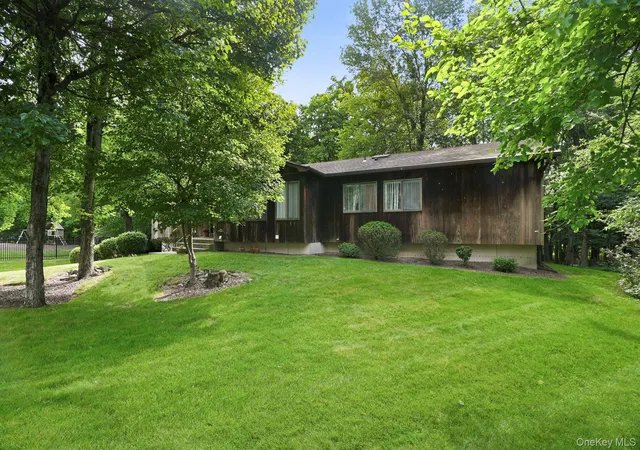 Homes for sale in Clarkstown, NY | 6 Pelham Ct, Clarkstown, NY 10954 | MLS# 1024890