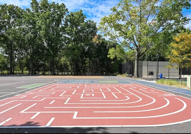 2nd image of 72-75 Little Neck Pkwy, Glen Oaks, NY 11004