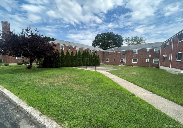 4th image of 72-75 Little Neck Parkway #G-2, Glen Oaks, NY 11004 | MLS# 1024893