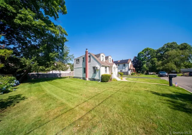3rd image of 120 Aspen Rd, Smithtown, NY 11754 | MLS# 1024895