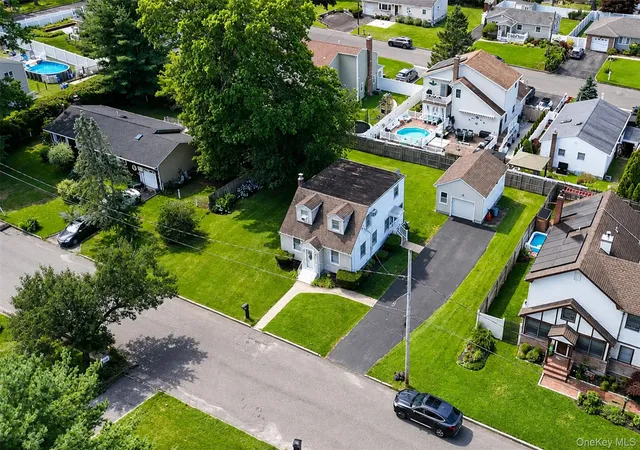 35th image of 120 Aspen Rd, Smithtown, NY 11754 | MLS# 1024895
