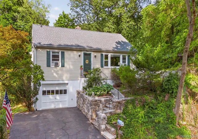 Photo 3 of Sale Pending at 4 Denim Pl, North Castle, NY 10603 | MLS# 1024899 | Listing updated on 2026-07-31