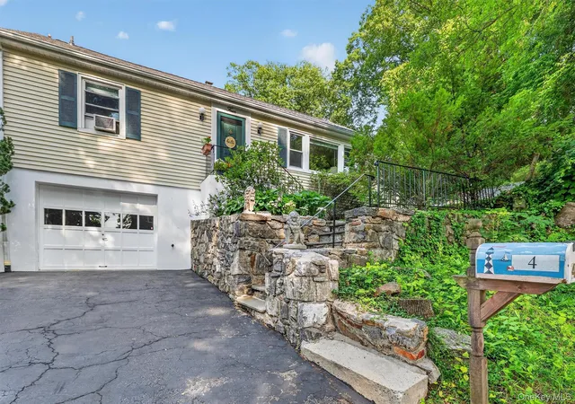 Photo 3 of Sale Pending at 4 Denim Pl, North Castle, NY 10603 | MLS# 1024899 | Listing updated on 2026-07-31