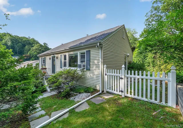Photo 4 of Sale Pending at 4 Denim Pl, North Castle, NY 10603 | MLS# 1024899 | Listing updated on 2026-07-31