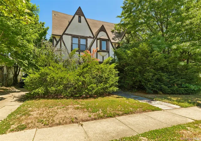 Photo 2 of Single family home for sale at 38 Cedarhurst Ave, Hempstead, NY 11516 | MLS# 1024914 | Listing updated on 2026-07-27