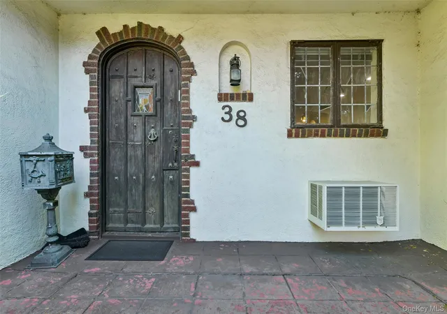 Photo 3 of Single family home for sale at 38 Cedarhurst Ave, Hempstead, NY 11516 | MLS# 1024914 | Listing updated on 2026-07-27