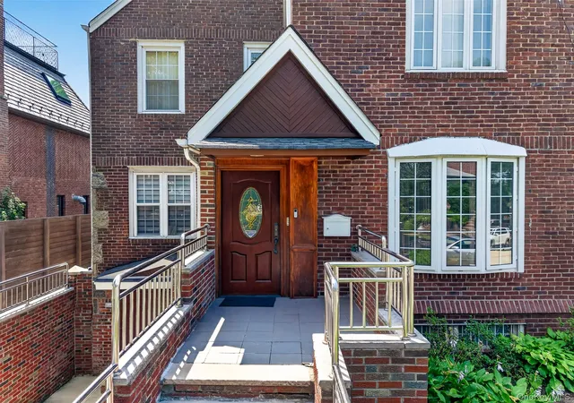 Photo 3 of Single family home for sale at 186-32 Avon Rd, Jamaica, NY 11432 | MLS# 1024930 | Listing updated on 2026-09-06