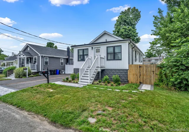 4th image of 93 Overton St, Babylon, NY 11729 | MLS# 1024934