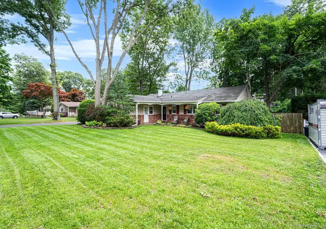 3rd image of 44 Winslow Ln, Smithtown, NY 11787 | MLS# 1024943