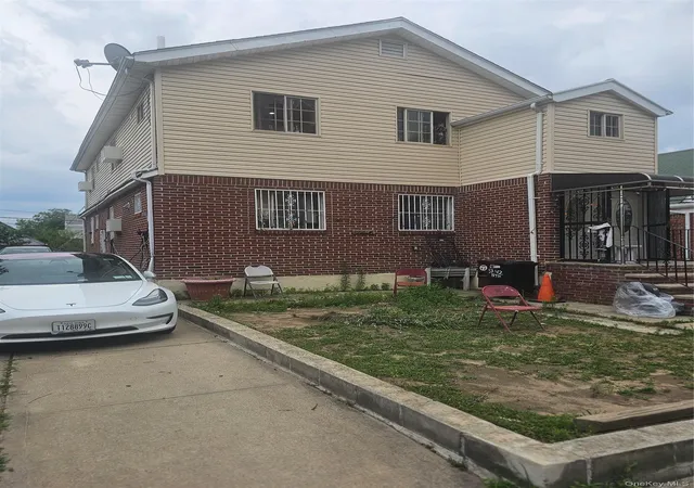 2nd image of 5742 159th St, Fresh Meadows, NY 11365 | MLS# 1024961