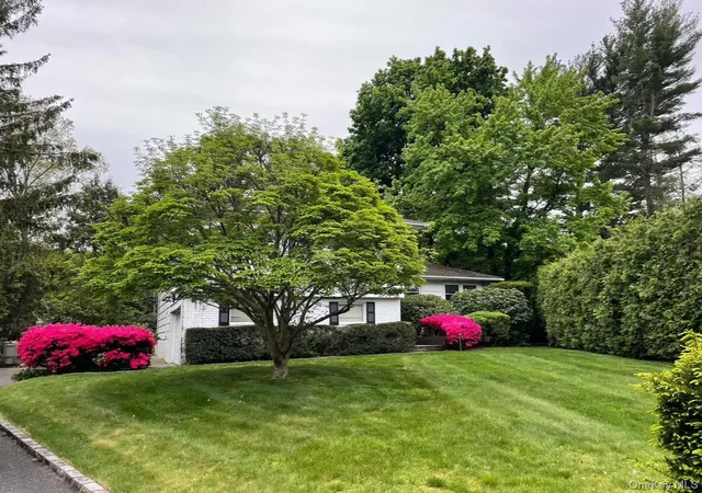 Photo 1 of Single family home for sale at 6 Preston Ct, Glen Cove, NY 11542 | MLS# 1024979 | Listing updated on 2026-08-05
