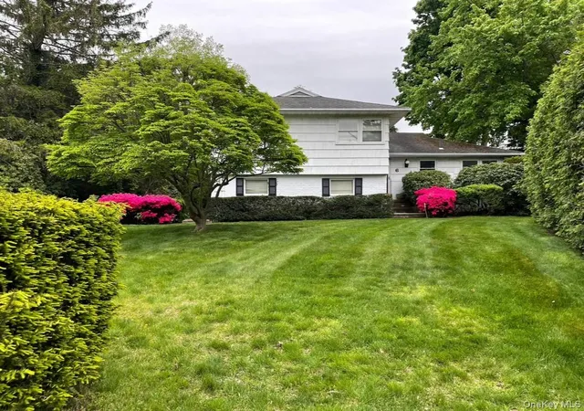 Photo 2 of Single family home for sale at 6 Preston Ct, Glen Cove, NY 11542 | MLS# 1024979 | Listing updated on 2026-08-05