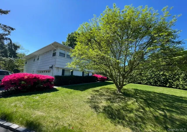 Photo 3 of Single family home for sale at 6 Preston Ct, Glen Cove, NY 11542 | MLS# 1024979 | Listing updated on 2026-09-28